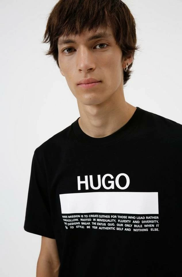 Boss T-Shirt »T-Shirt aus Baumwoll-Jersey mit Manifesto-Logo« (1-tlg) 3 Boss T-Shirt »T-Shirt aus Baumwoll-Jersey mit Manifesto-Logo« (1-tlg) – Bild 3