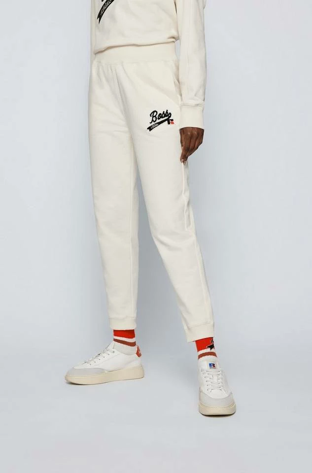 Boss Jogginghose »X RUSSELL ATHLETIC Jogginghose C_Ejoy_RA« Naturweiß (118), Grau (040), Orange (821) 6 Boss Jogginghose »X RUSSELL ATHLETIC Jogginghose C_Ejoy_RA« Naturweiß (118), Grau (040), Orange (821) – Bild 6