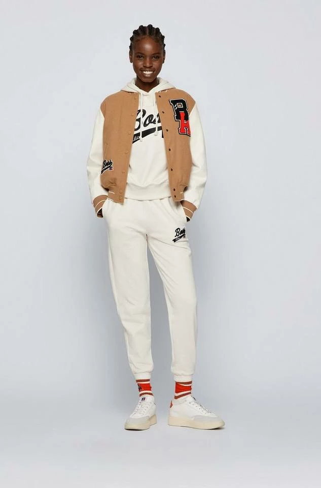 Boss Jogginghose »X RUSSELL ATHLETIC Jogginghose C_Ejoy_RA« Naturweiß (118), Grau (040), Orange (821) 4 Boss Jogginghose »X RUSSELL ATHLETIC Jogginghose C_Ejoy_RA« Naturweiß (118), Grau (040), Orange (821) – Bild 4