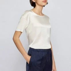 Boss T-Shirt »T-Shirt Esandy« Naturweiß (118), Schwarz (001) 16 Boss T-Shirt »T-Shirt Esandy« Naturweiß (118), Schwarz (001) -Hugo Boss Verkäufe f99b3853 a4bb 5520 a454 e505197d5bdc